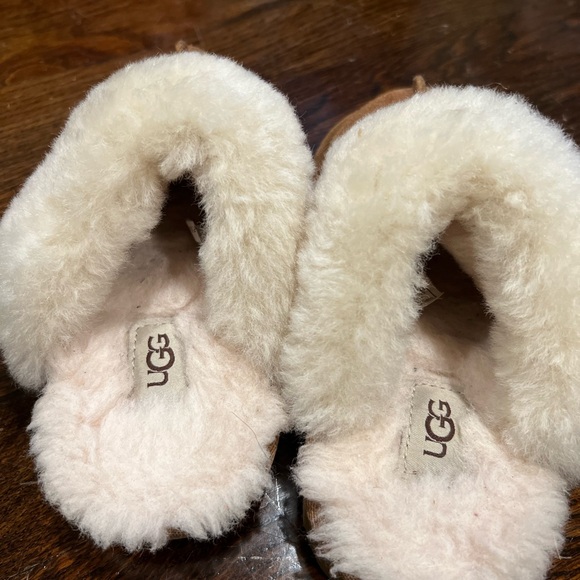 UGG Cozy Scuff Slipper Kids size 10 - Picture 3 of 4